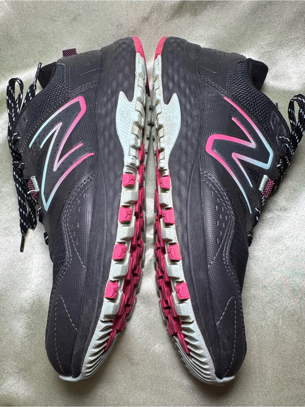 New Balance 410v8 Trail Running Shoes Black Blue Women’s Size 8.5 WIDE - Picture 6 of 8
